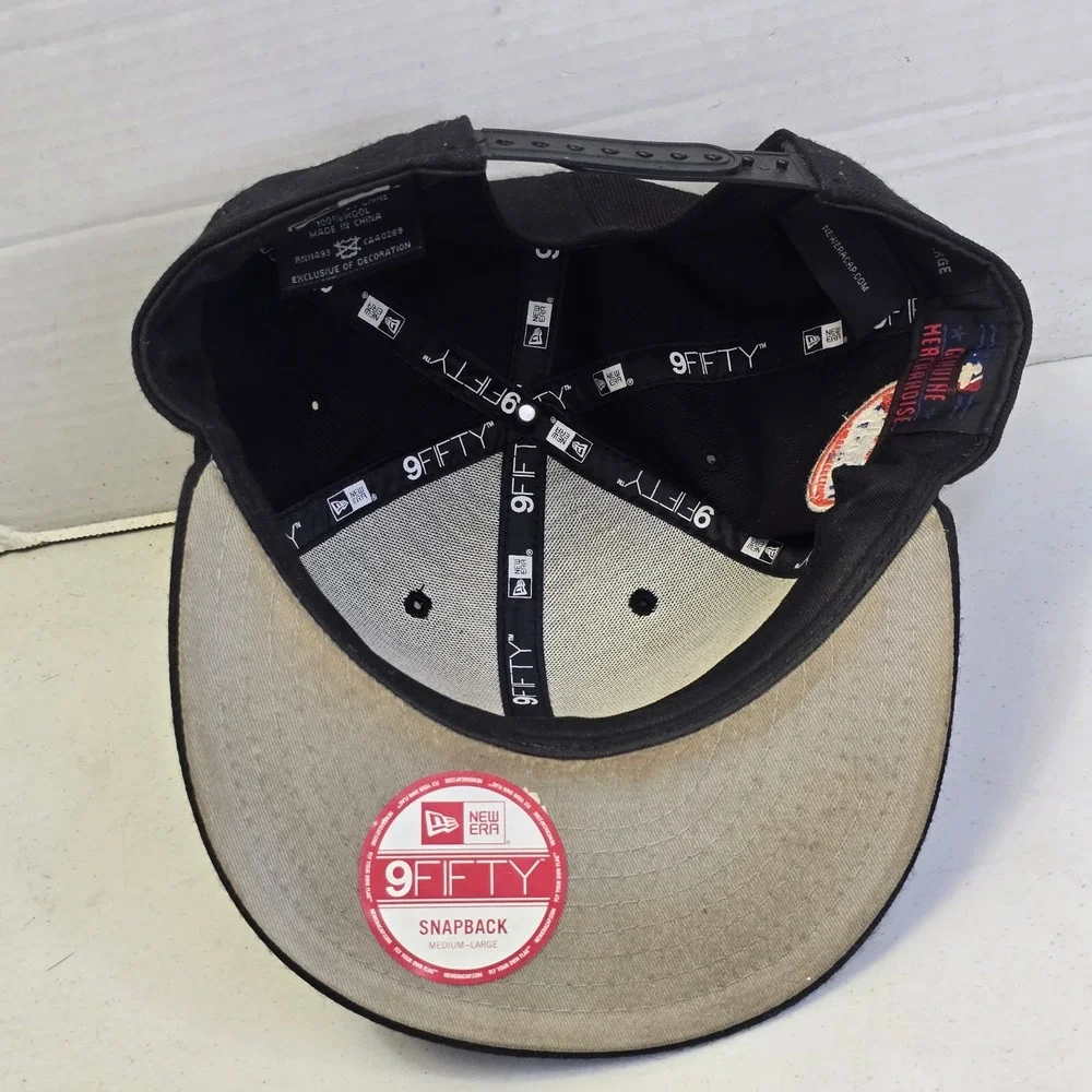 New Era Men's New York Mets 9FIFTY Snapback Hat OSFM Black MLB Side Patch Cap